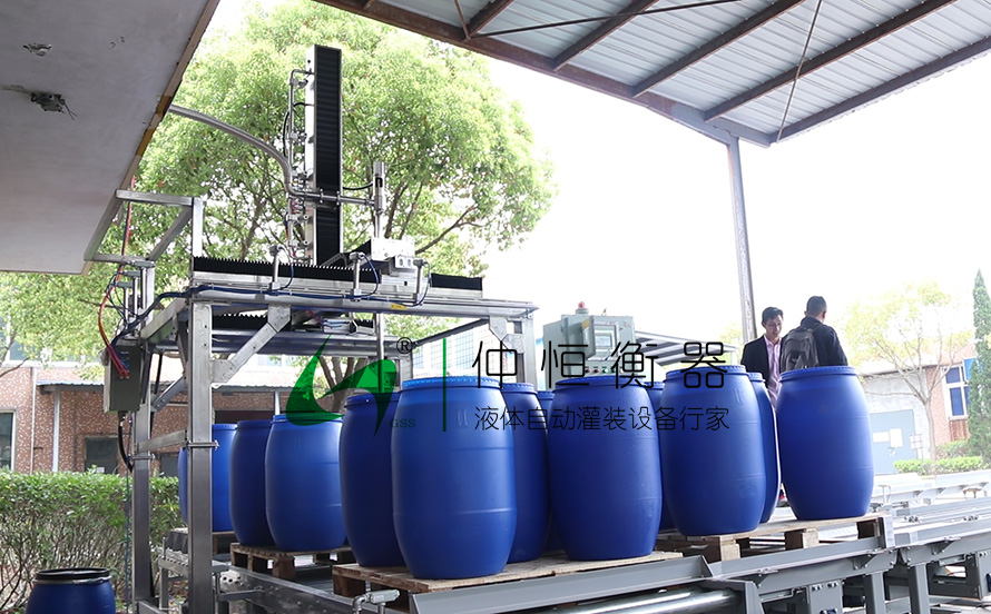 IBC噸桶全自動(dòng)灌裝機(jī)2