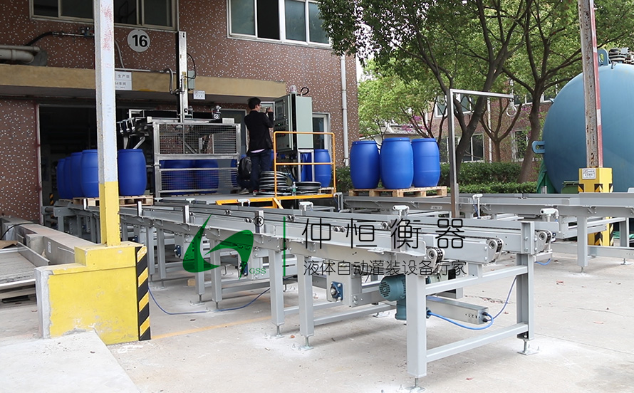 IBC噸桶全自動(dòng)灌裝機(jī)1