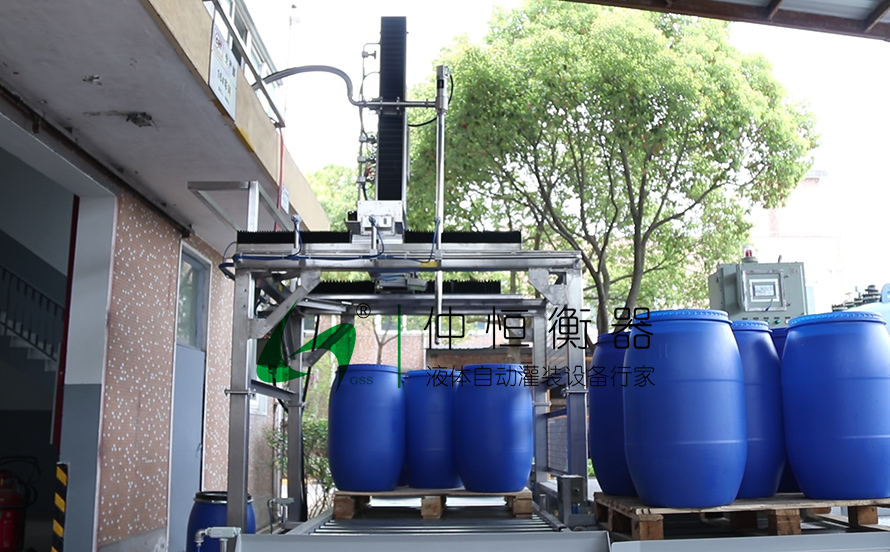 IBC噸桶全自動(dòng)灌裝機(jī)3